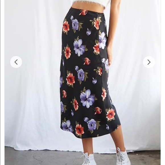 Forever 21 Dresses & Skirts - Satin Floral Print Midi Skirt